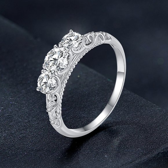 Moissanite Engagement Ring 1.1CT Round Cut D Color VVS1 EX - Picture 1 of 6